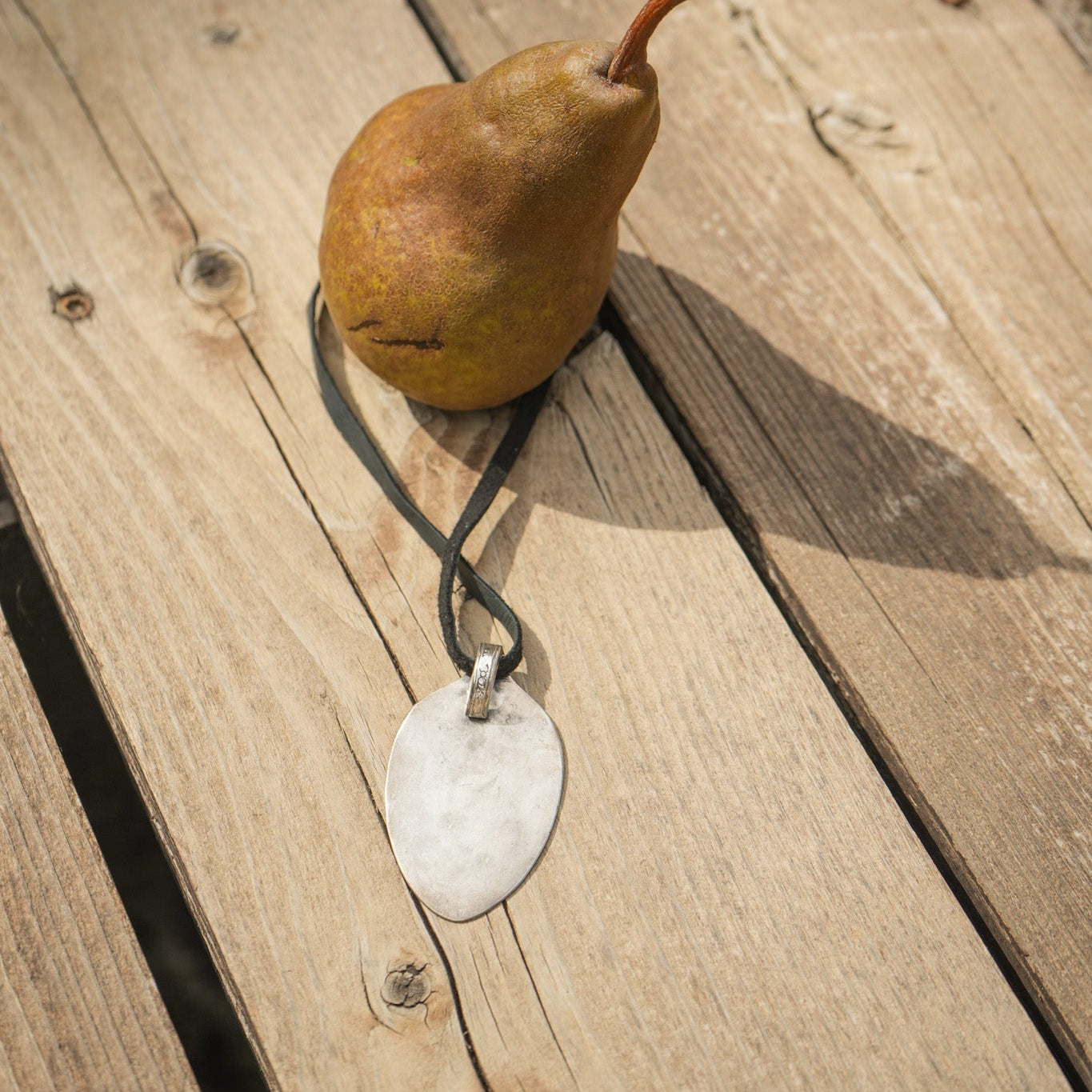 Leather rocker necklace - Twisted Silver