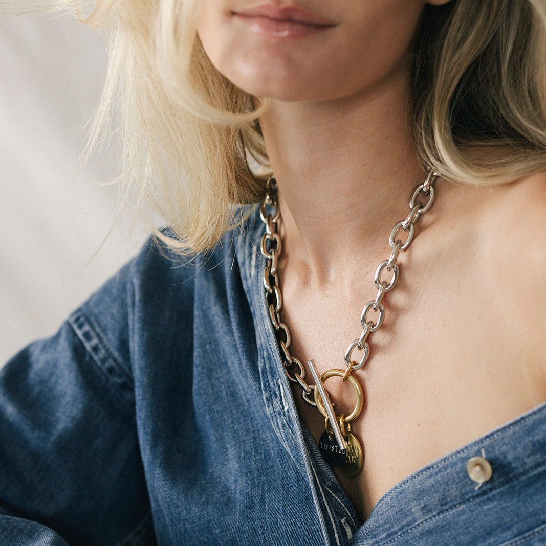 Capture necklace - Twisted Silver
